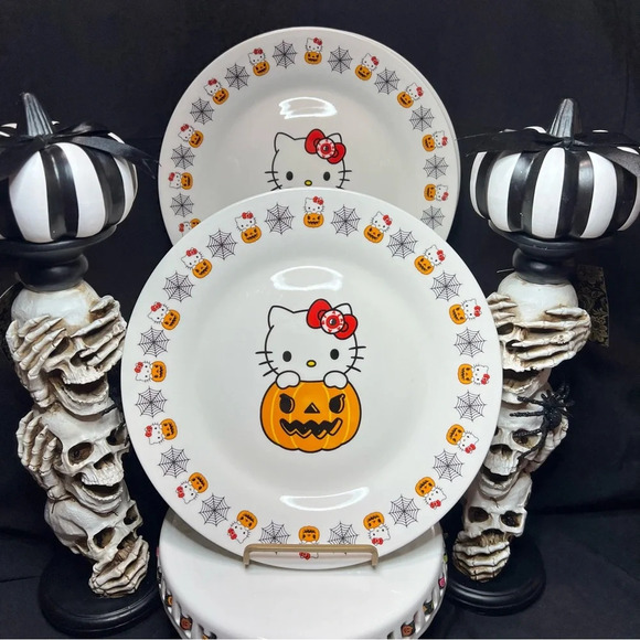 Sanrio Hello Kitty Halloween Pumpkin Spiderweb Bloody Eyeball Bow Dinner Plates - Picture 2 of 12